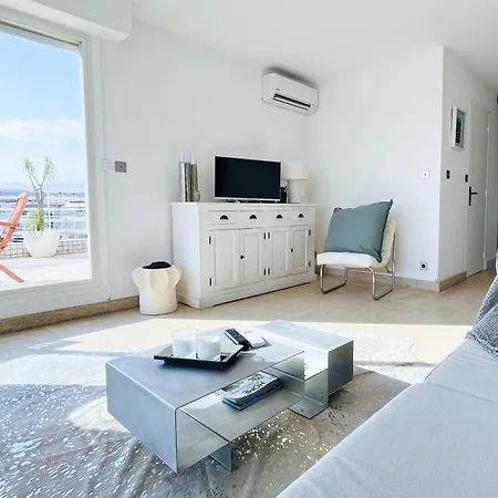 Gullaumont 2 Superb Rooftop With Seafront Terrace Daire *